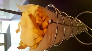 Frites fraîches, sauce mayonnaise maison. Photo : Snacknieuws.nl (CC BY 2.0).